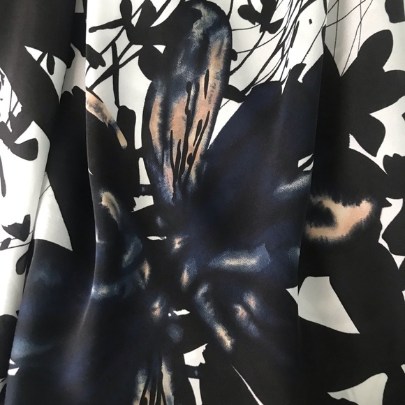 Spence Dark Blue Floral Sleeveless Semi-Sheer Blouse - Picture 3 of 11